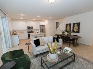 6394 E Riesling Dr, Fresno, CA 93727