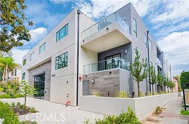1st image of 4322 Gentry Ave #203