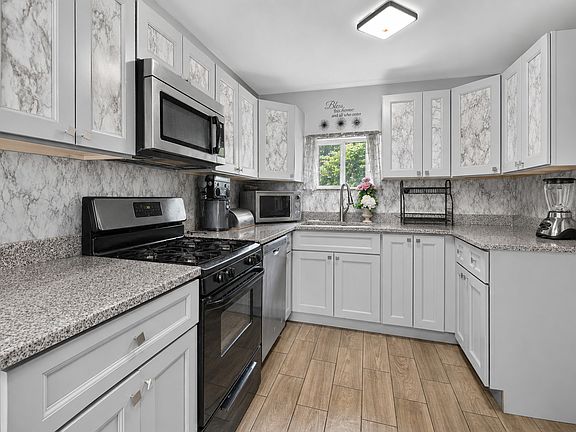 5th image of 1755 Belmont Ave