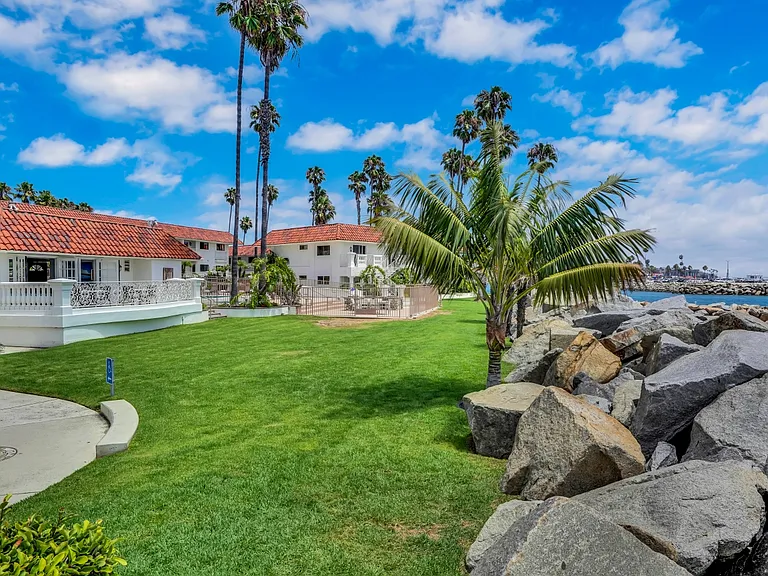 Oceanside Marina Inn — Photo 1