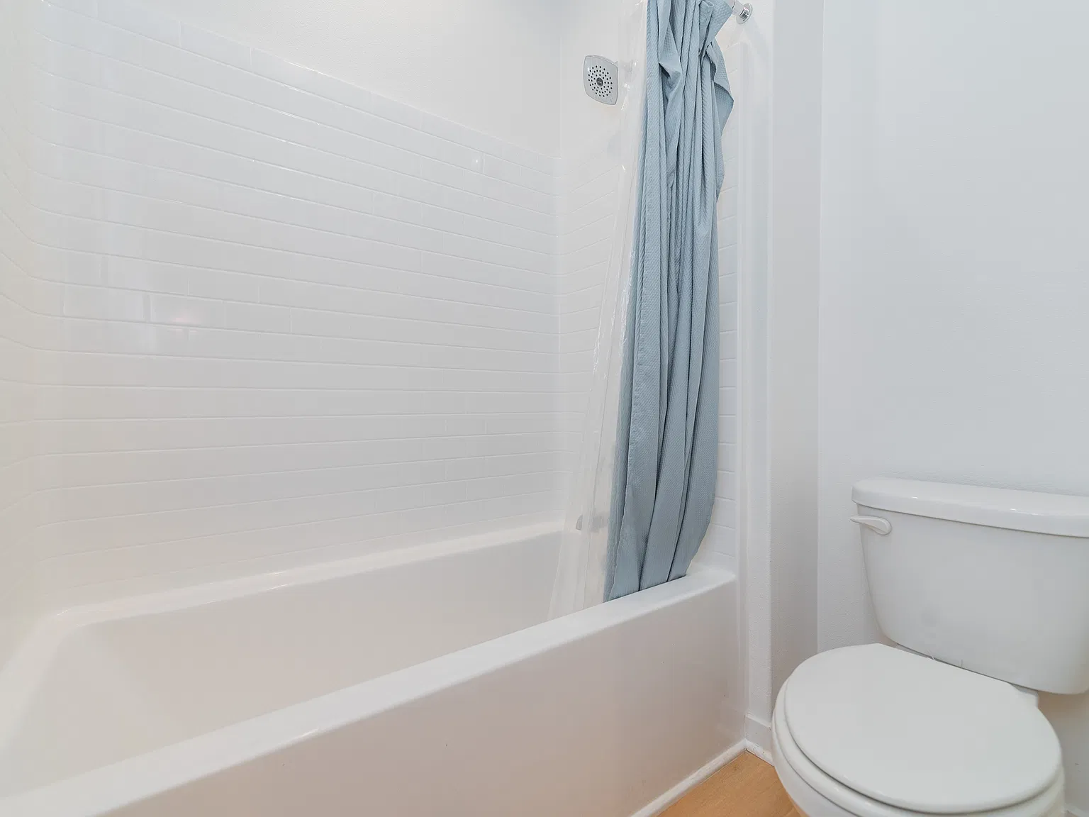 4 bed, 2004 sqft, $5,000 — Photo 3