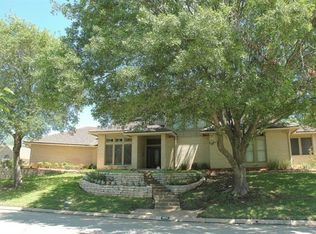 905 Findlay Dr, Arlington, TX 76012