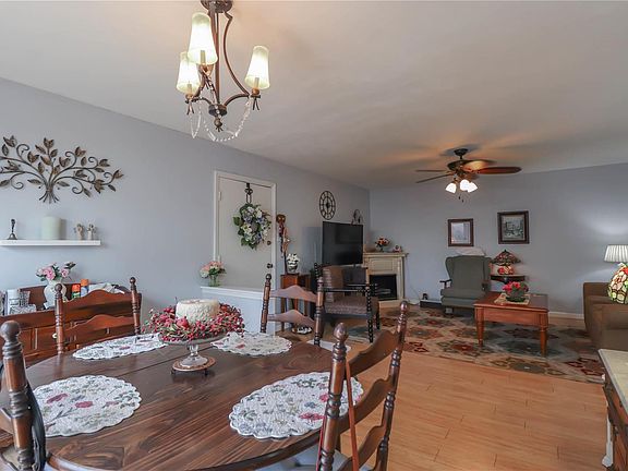 5th image of 4294 Chateau De Ville Dr APT E