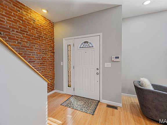 3rd image of 3181 Portis Ave