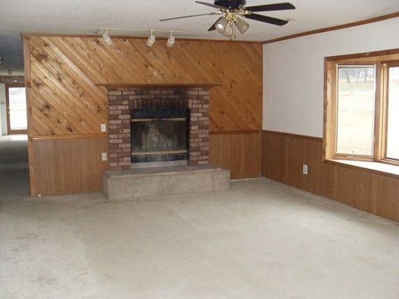 4th image of N3994 Collier Ave