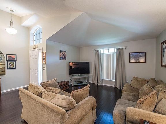 4th image of 2540 Clareside Dr