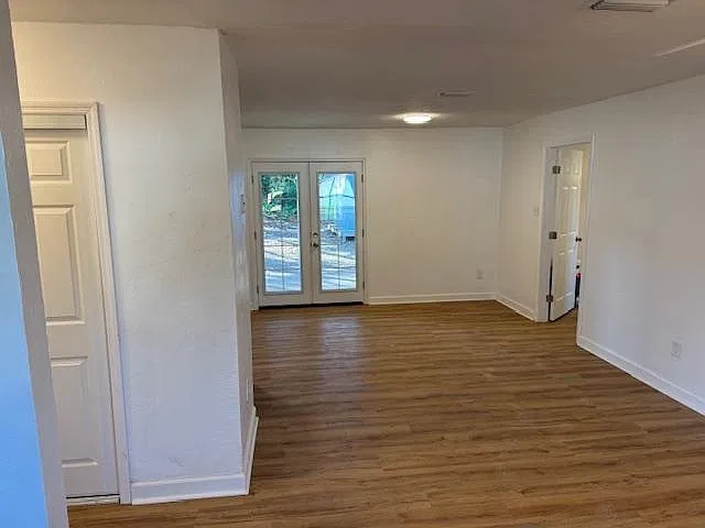 2 bed, 1.5 bath, 986 sqft, $1,875 — Photo 2