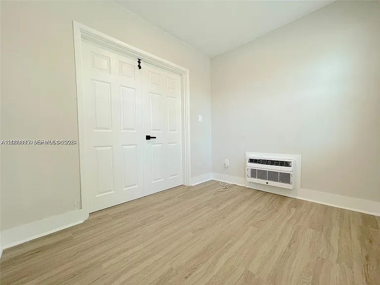 1836 Dewey St #2 — Photo 4
