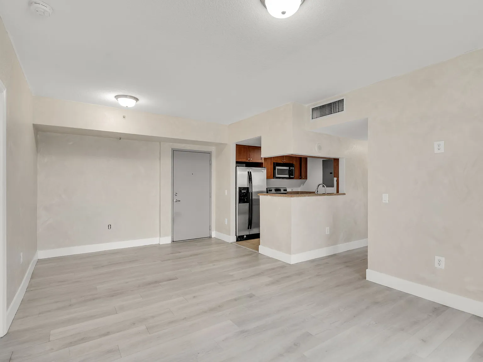 2 bed, 984 sqft, $2,800 — Photo 3