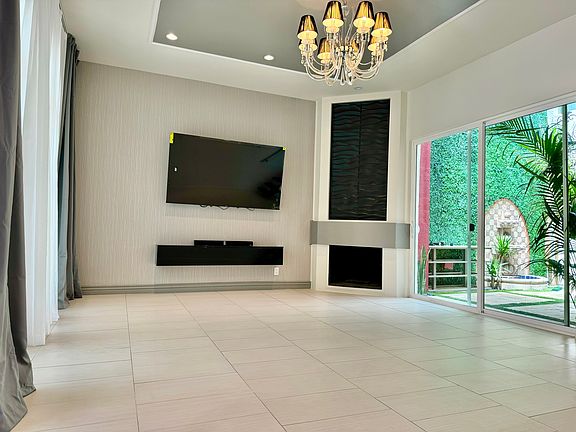 Sliding door to interior courtyard