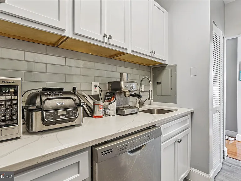 1125 Maryland Ave NE #16 — Photo 10
