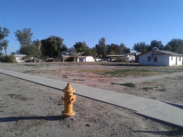 2nd image of 4493 S Basha Rd
