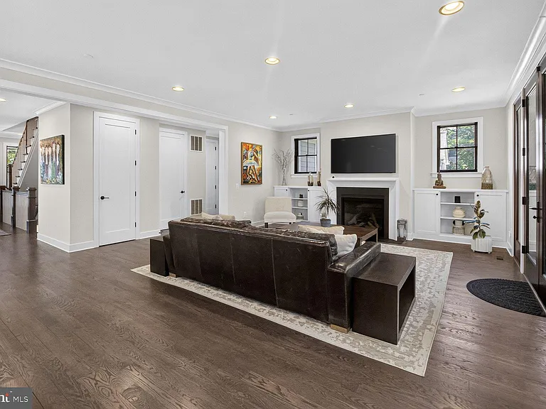 6106 Swansea St — Photo 12