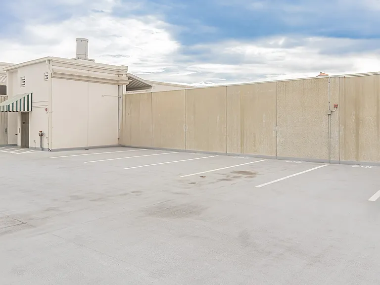 1661 Riverside Ave — Photo 16