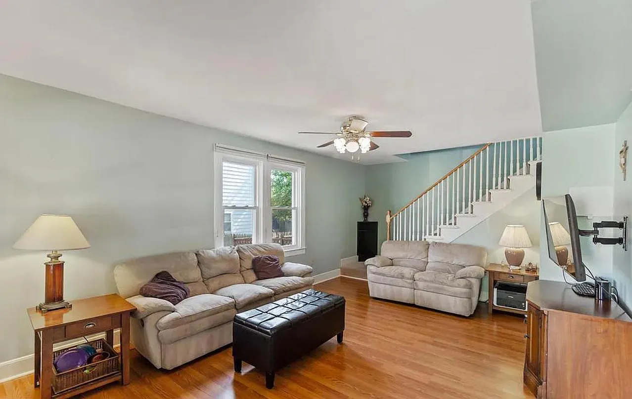 4 bed, 1.5 bath, 1900 sqft, $2,900 — Photo 4