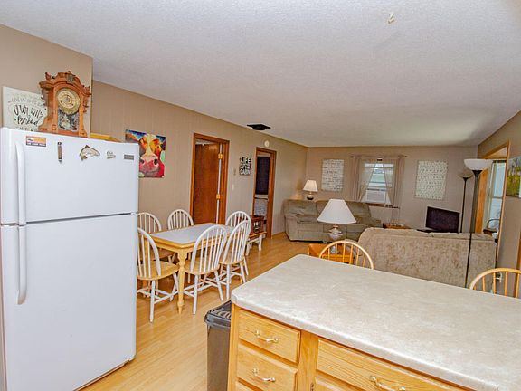 5th image of 18923 Eastwood Dr