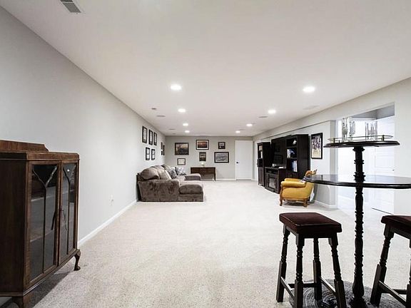 4th image of 1004 Indian Prairie Dr