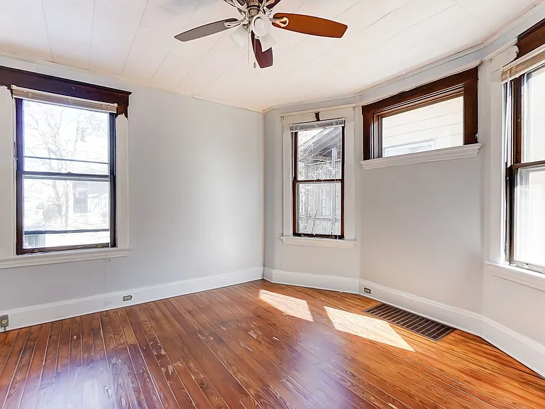 3710 Wieman Ave — Photo 8