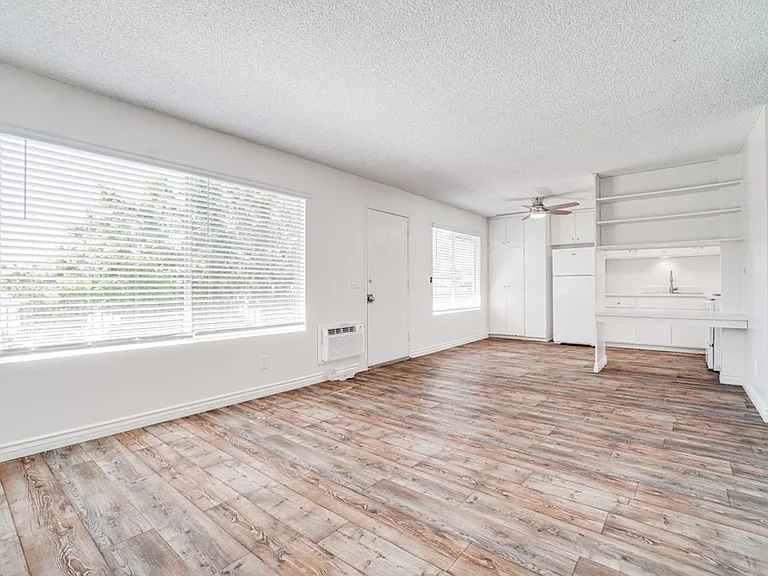 Oak Valley Apartments — Photo 28