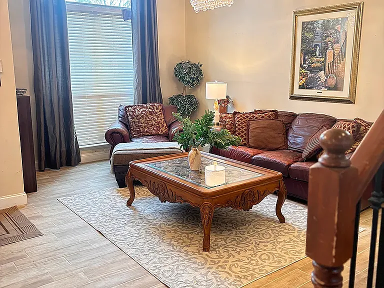 1740 Forest Glen Dr — Photo 3