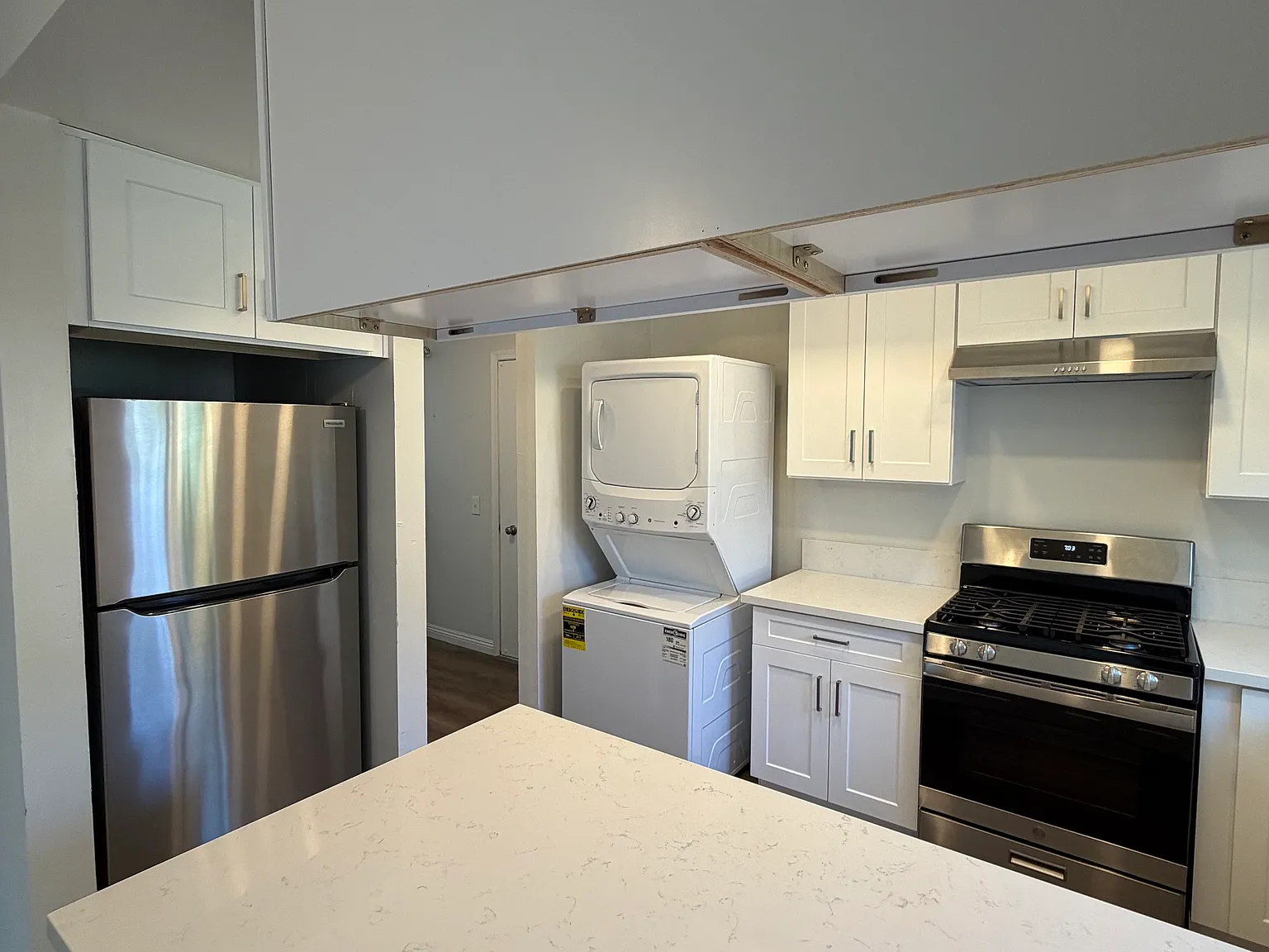 2 bed, 1100 sqft, $2,600 — Photo 2