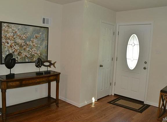 3rd image of 213 Lambeth Ln