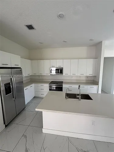 17355 SW 41st St Photo 1