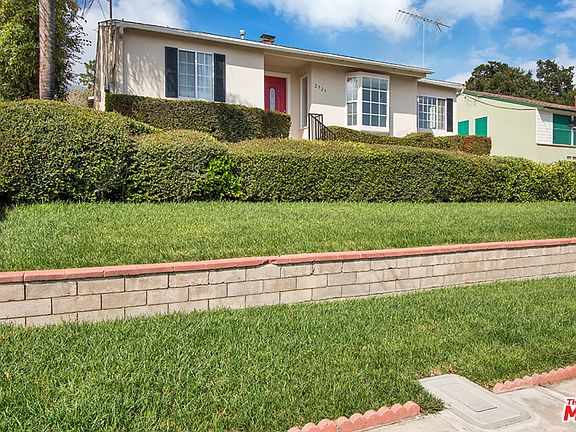2nd image of 2929 Santa Carlotta St