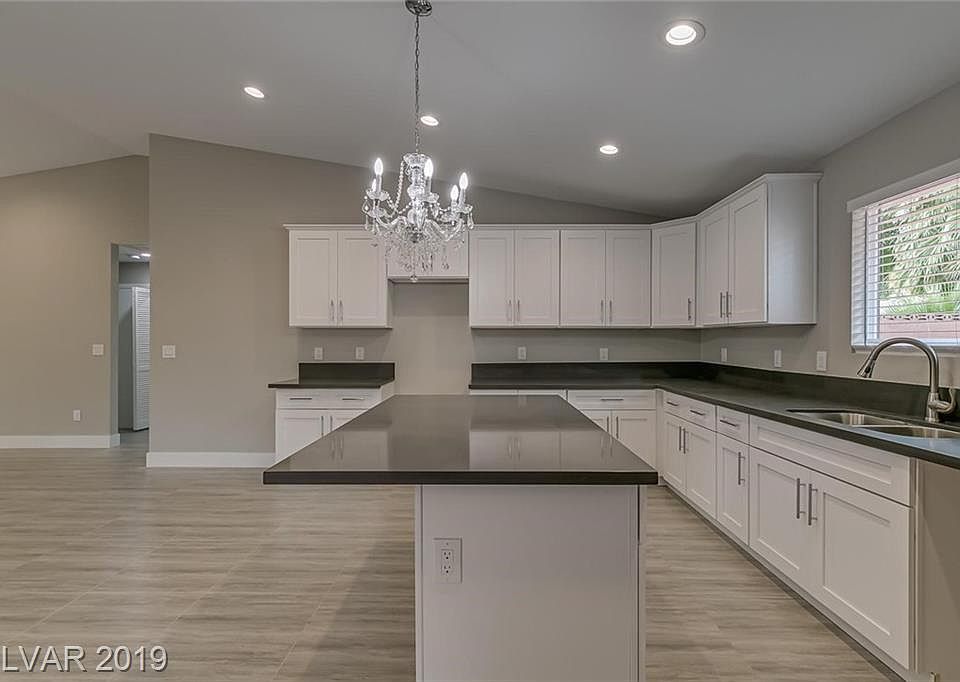 1st image of 2913 Theresa Ave