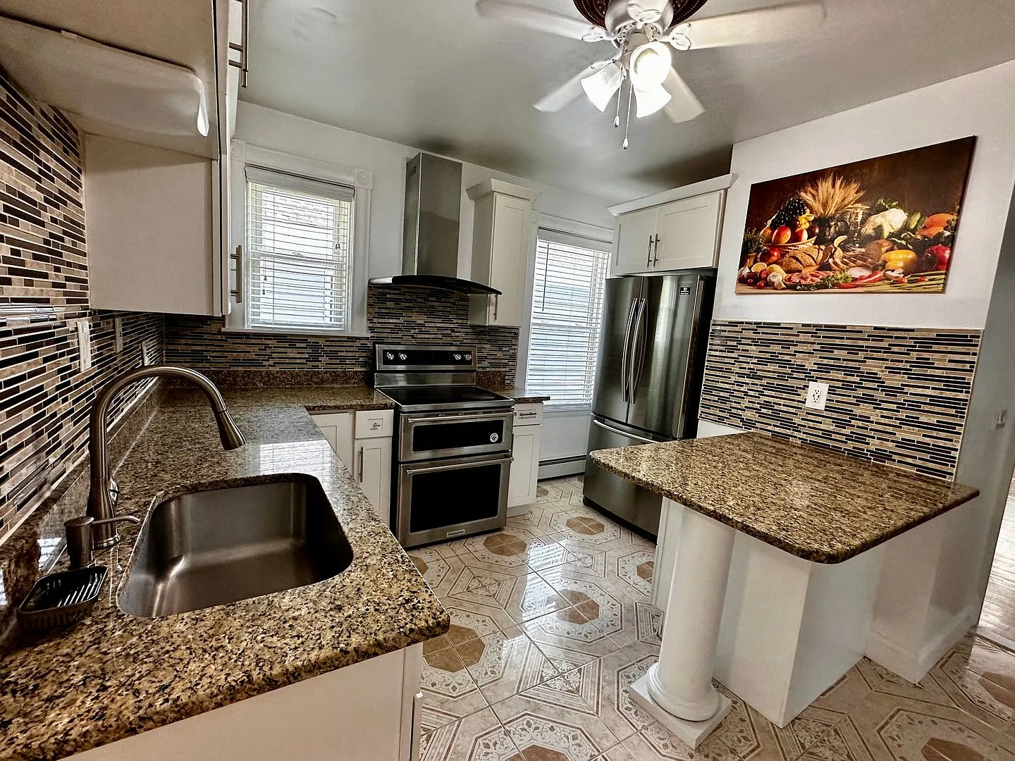 Beautiful two family home in Elmhurst — Photo 1