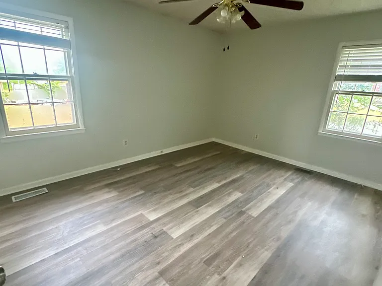 617 E Raynor Dr — Photo 9