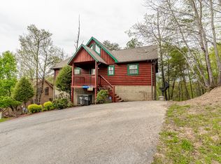 1643 Raccoon Den Way #27, Sevierville, TN 37862
