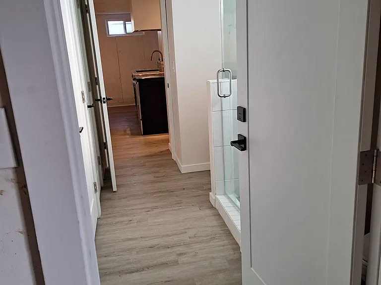 211 W Lyons Ave — Photo 2