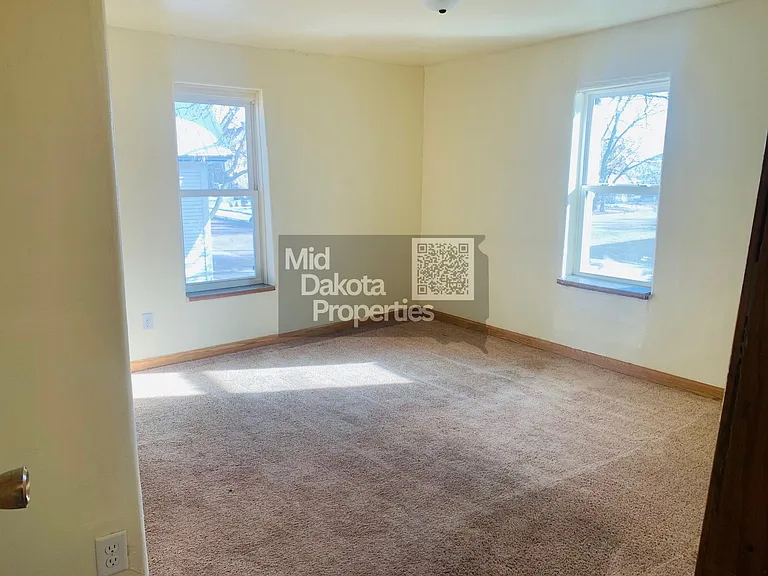 504 W 2nd Ave — Photo 10