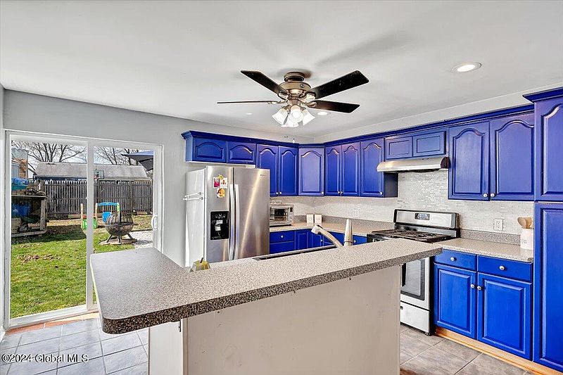 5th image of 1323 6th Avenue