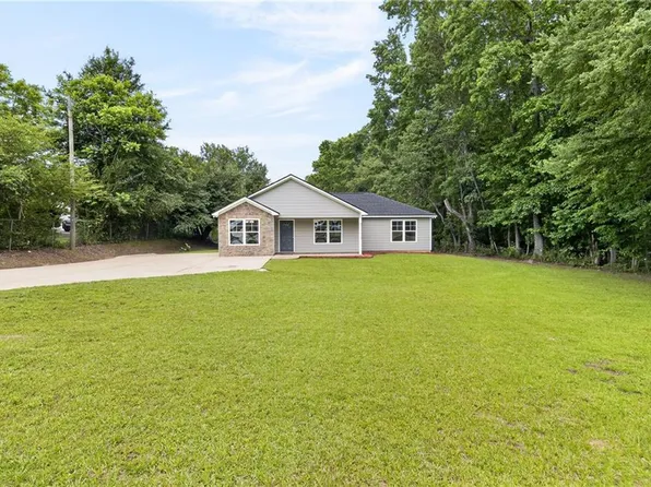 1048 Lee Road 295, Smiths Station, AL 36877