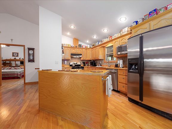 21st image of 124 Graystone Dr