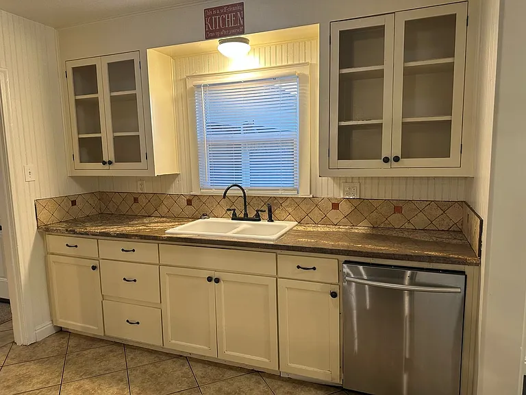 1705 W Noble Ave — Photo 21