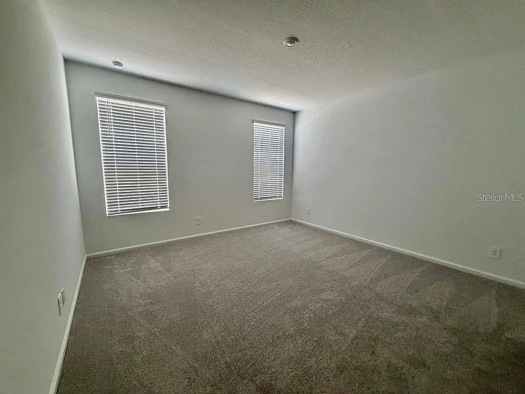 3 bed, 2.0 bath, 2300 sqft, $2,300 — Photo 4
