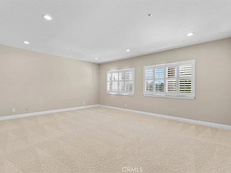 540 W 25th St — Photo 31
