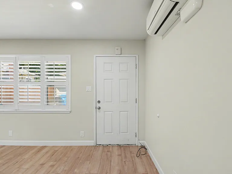2839 Devonshire Ave — Photo 2