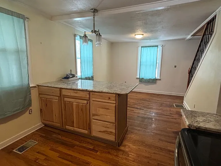 110 Victory Dr — Photo 12