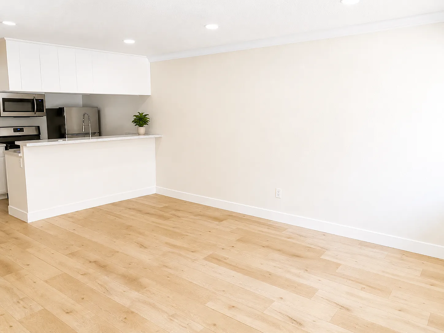 Studio, 650 sqft, $1,595 — Photo 4