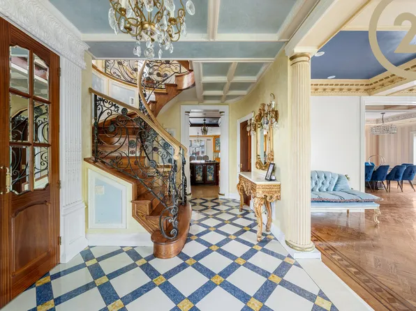 2723 Avenue P image 3 of 28