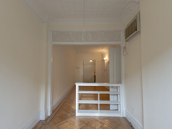 4th image of 28 Montgomery Pl #D