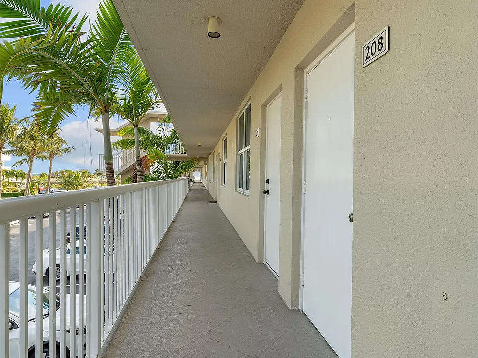 2565 S Ocean Blvd #208