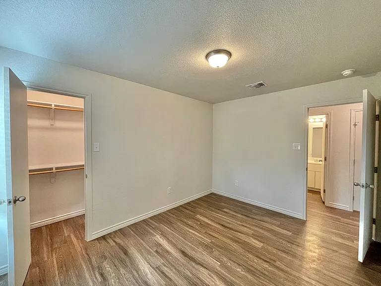 1806 Clovis Dr — Photo 16