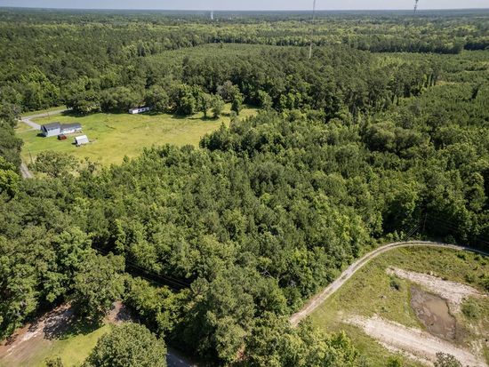 Hargrove Ln, Midway, GA 31320