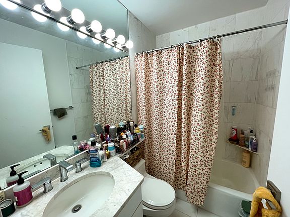 4th image of 2373 Broadway APT 425