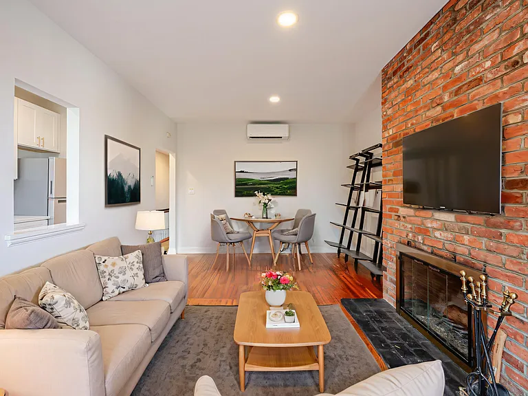 1105 E Capitol St SE #4 — Photo 2